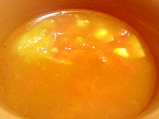 簡単コーンのトマトスープ