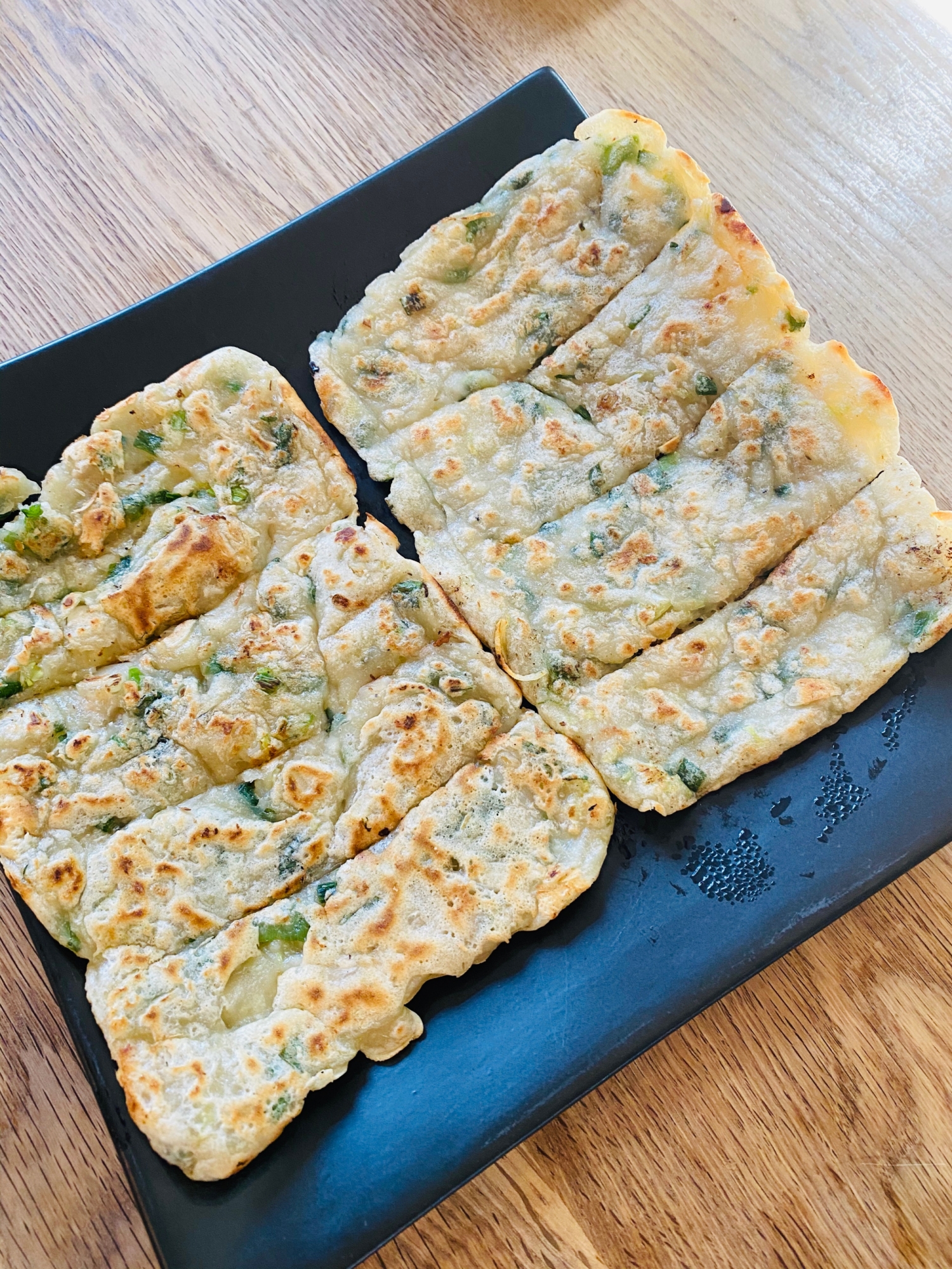 余った餃子のタネで混ぜて焼くだけチヂミ