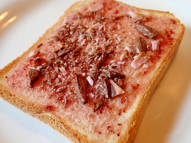 バニラ香る　苺ジャムと苺チョコのトースト