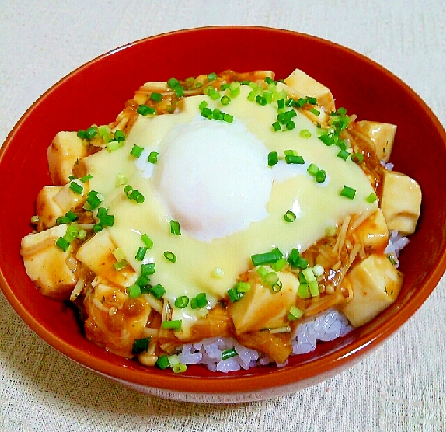 麻婆豆腐アレンジ 温玉チーズで麻婆豆腐丼 レシピ 作り方 By あ ち0024 楽天レシピ