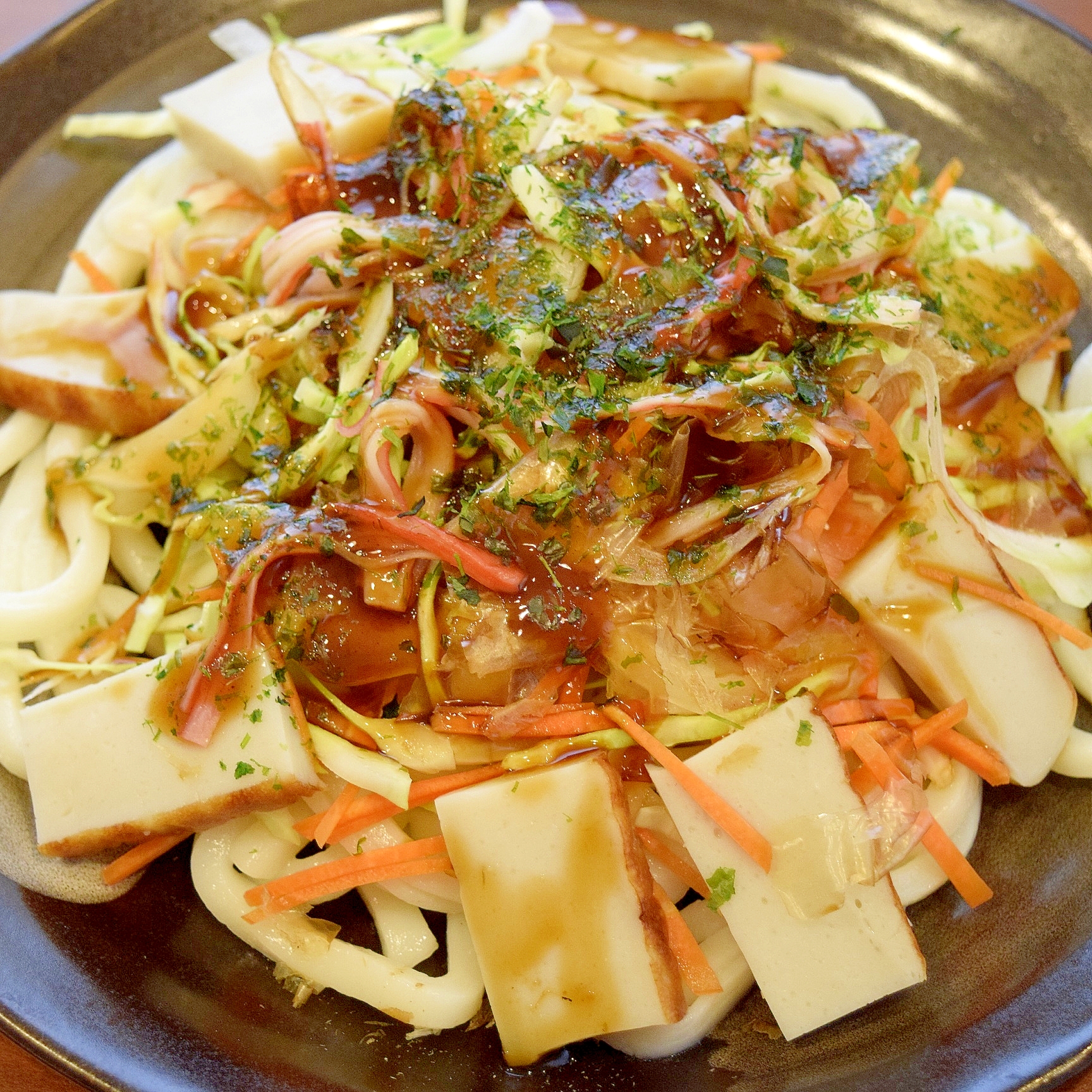 たっぷり野菜のサラダうどん