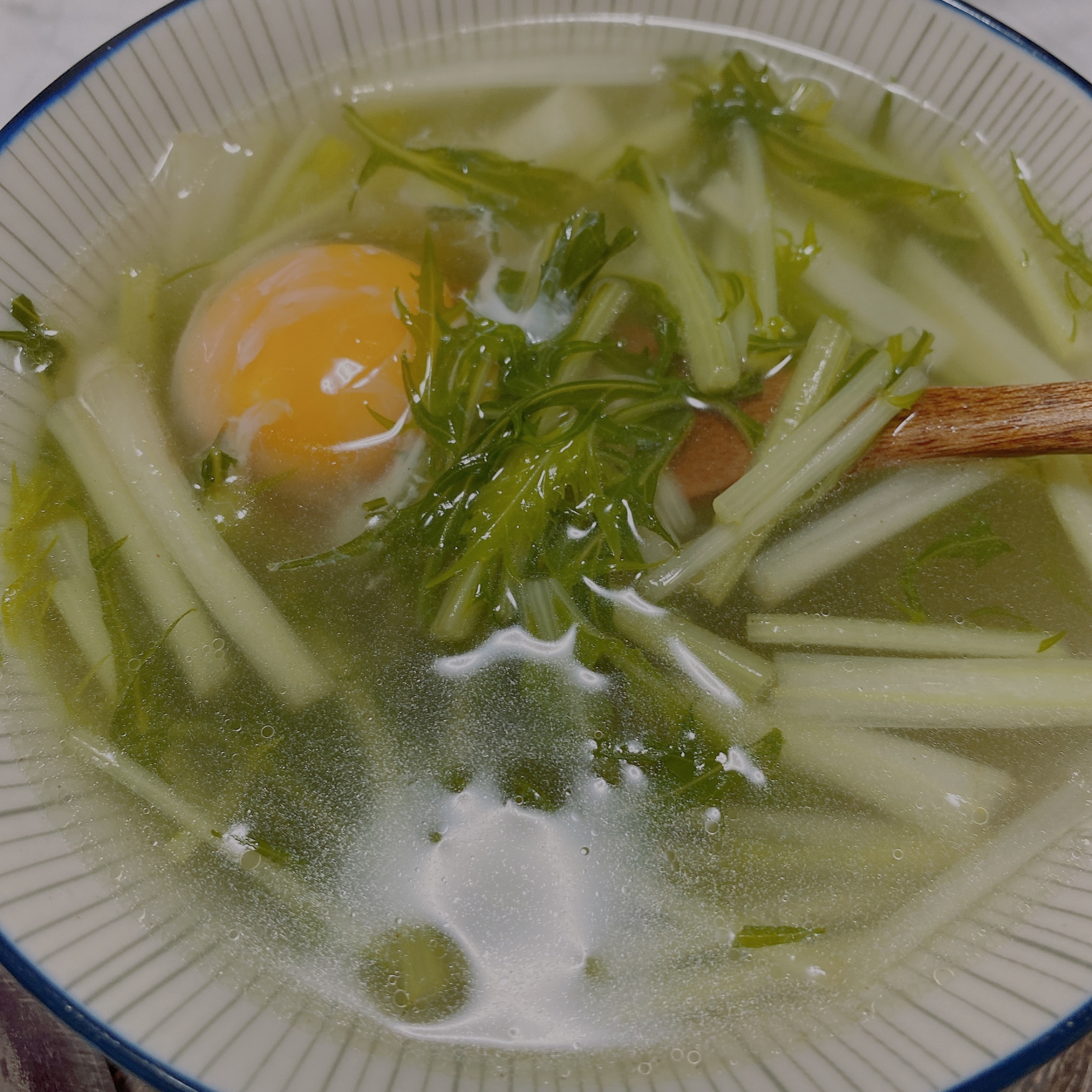 水菜と卵の簡単スープ