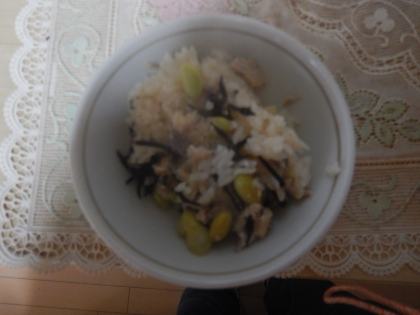 サバ缶、ひじき、枝豆の炊き込みご飯