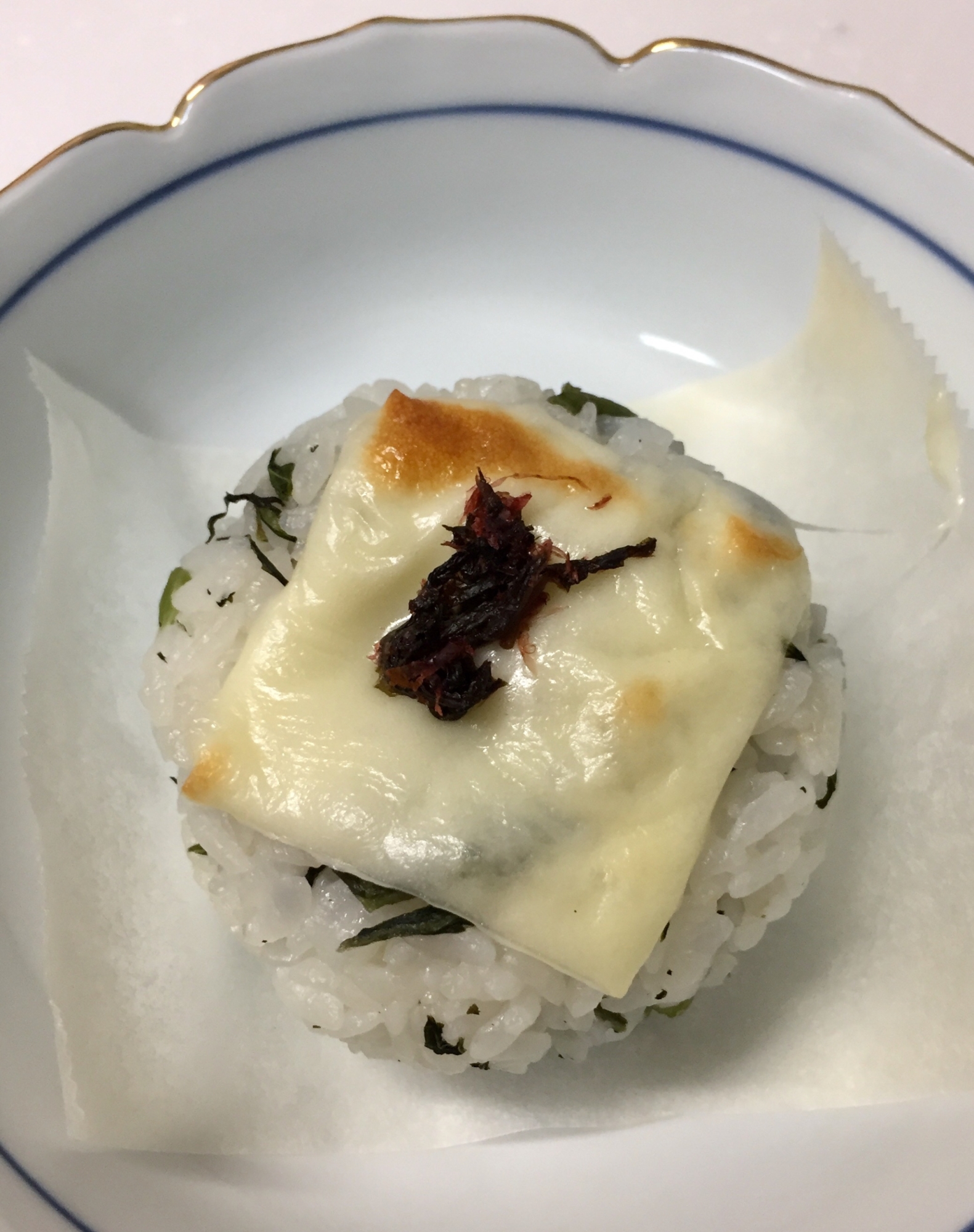 広島菜漬け(広島産)とスライスチーズの焼きおにぎり