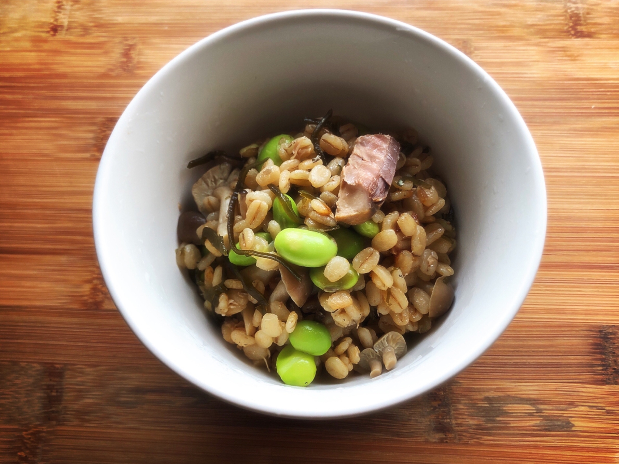 糖質低め栄養豊富な押麦の枝豆サバごはん