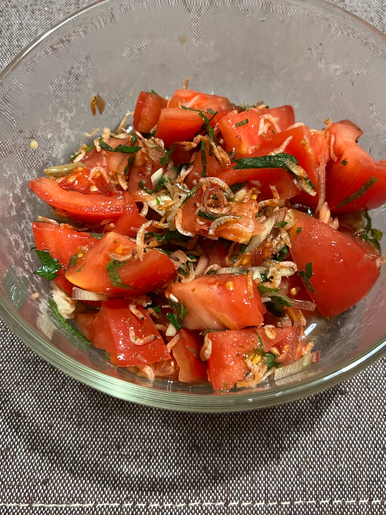 トマトとあみエビのさっぱり香味サラダ