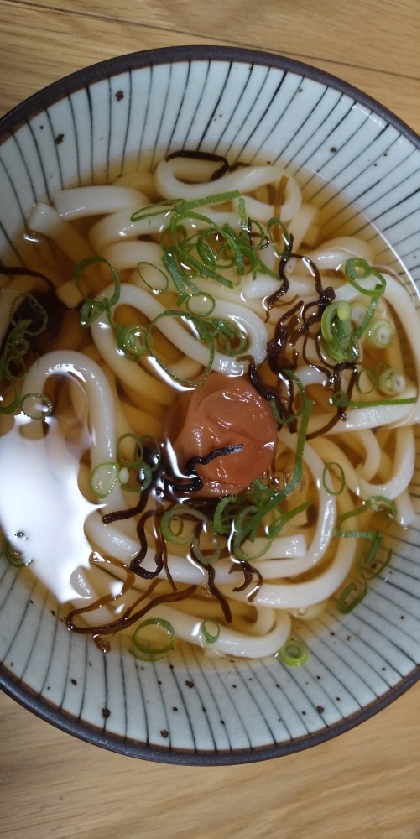 冷たい梅うどん