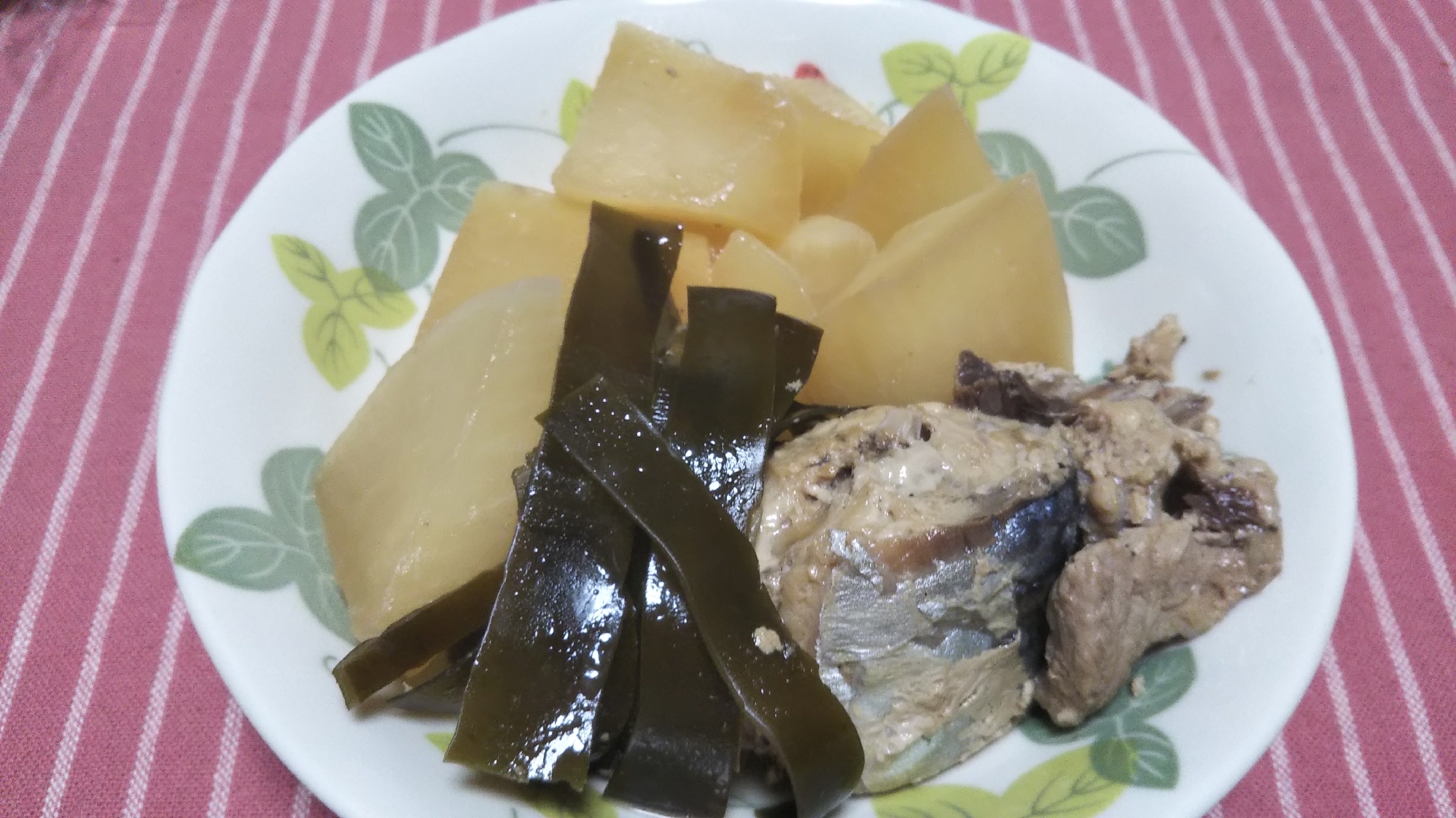 大根と昆布とさば水煮缶の煮物☆