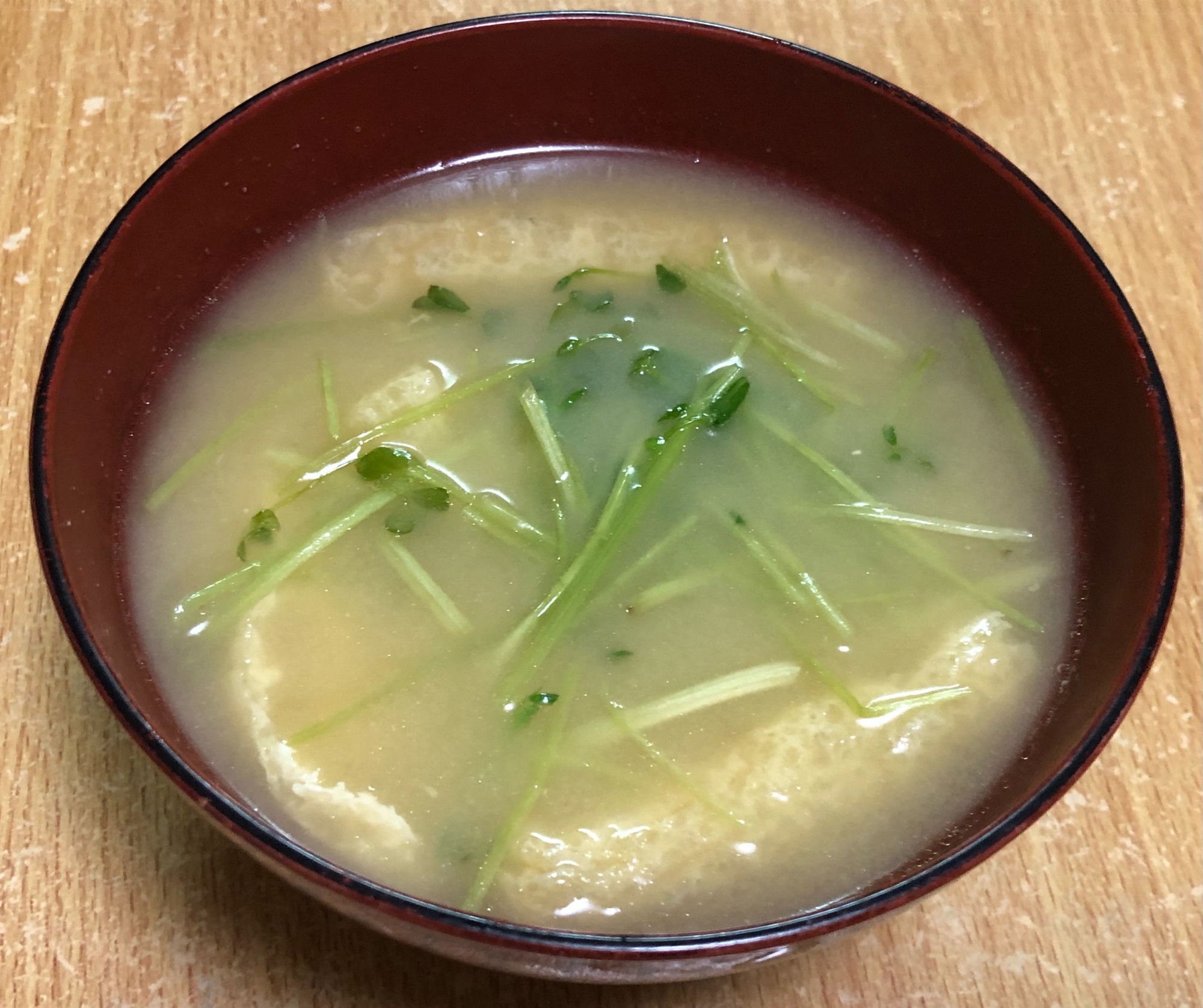 豆苗と油揚げのお味噌汁