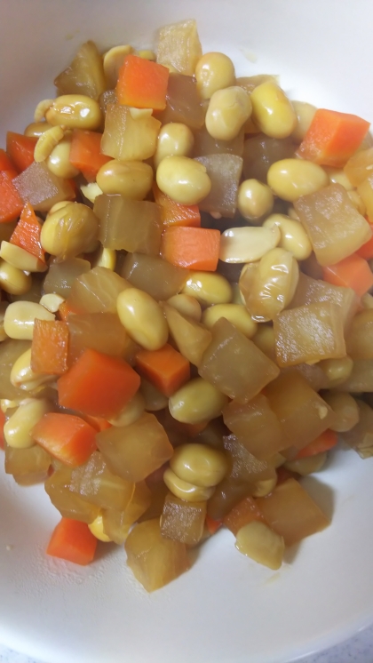 水煮大豆と大根のサイコロ煮