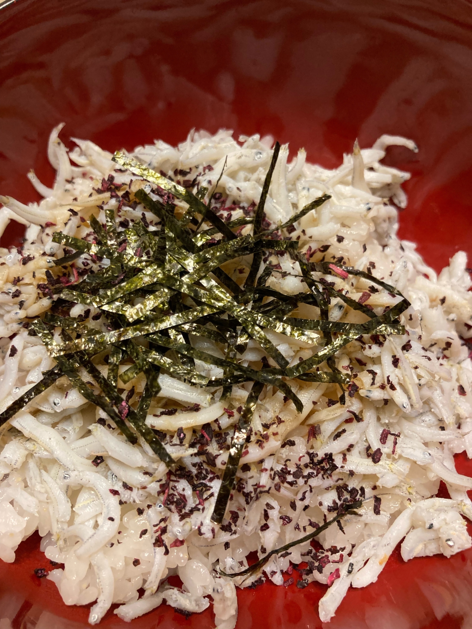 ゆかり入りしらす丼(卵黄なし、海苔のせ)