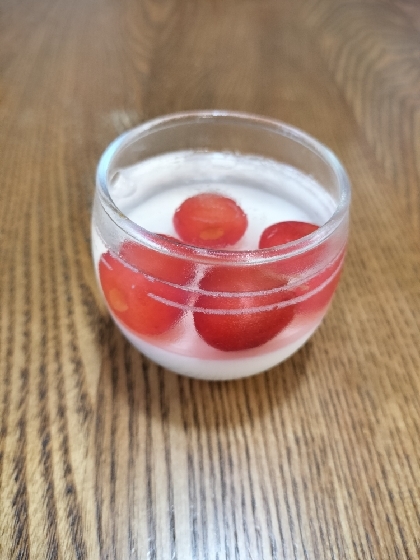 さくらんぼのソーダゼリーパフェ