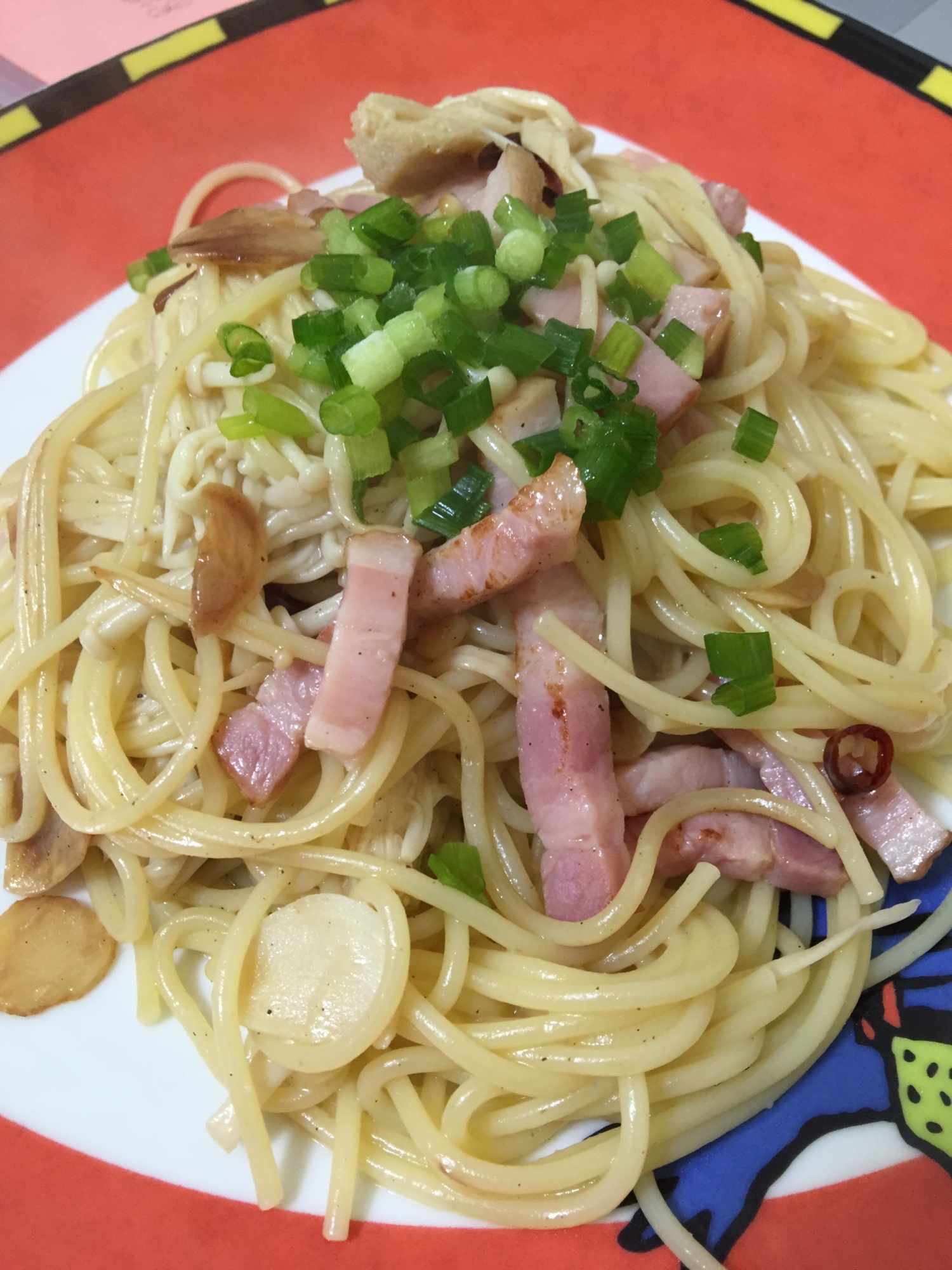 えのきとベーコンの適当ペペロンチーノ