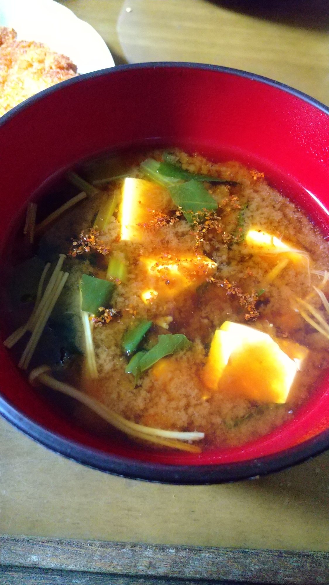 豆腐と小松菜とえのきのお味噌汁
