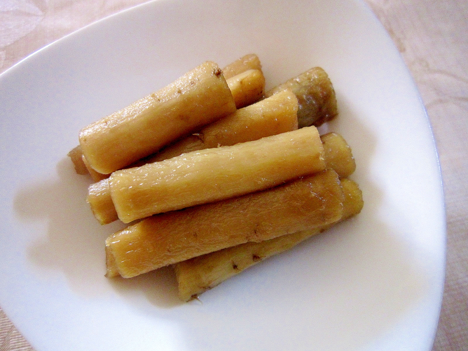 黒酢風味が美味しいごぼうの煮物