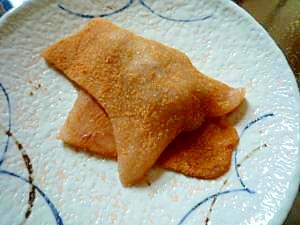 白い皿に盛り付けたきなこの生八つ橋風