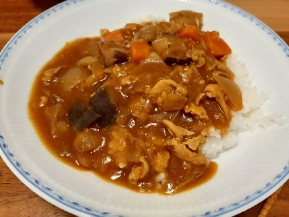 暑いとカレーが食べたくなります。なすにしめじもプラスしてみました。美味しかったです。また作ります。