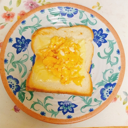 エッグチーズトースト