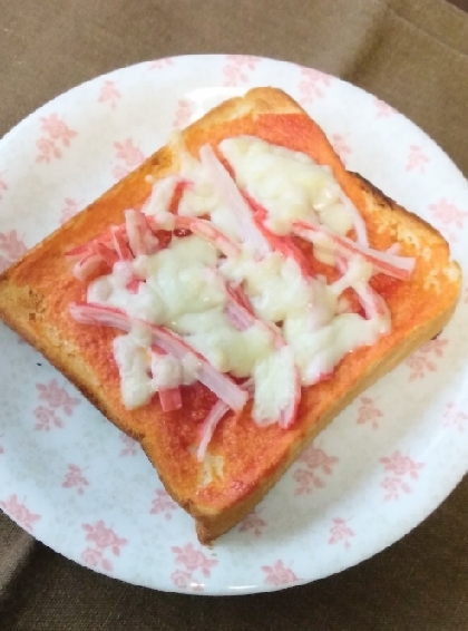 カニカマ☆ピザトースト♪朝食に…おつまみに…