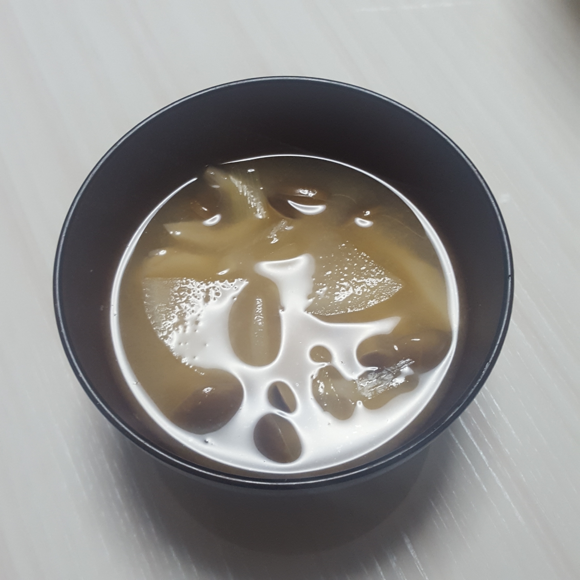 しめじ、大根、玉ねぎの味噌汁