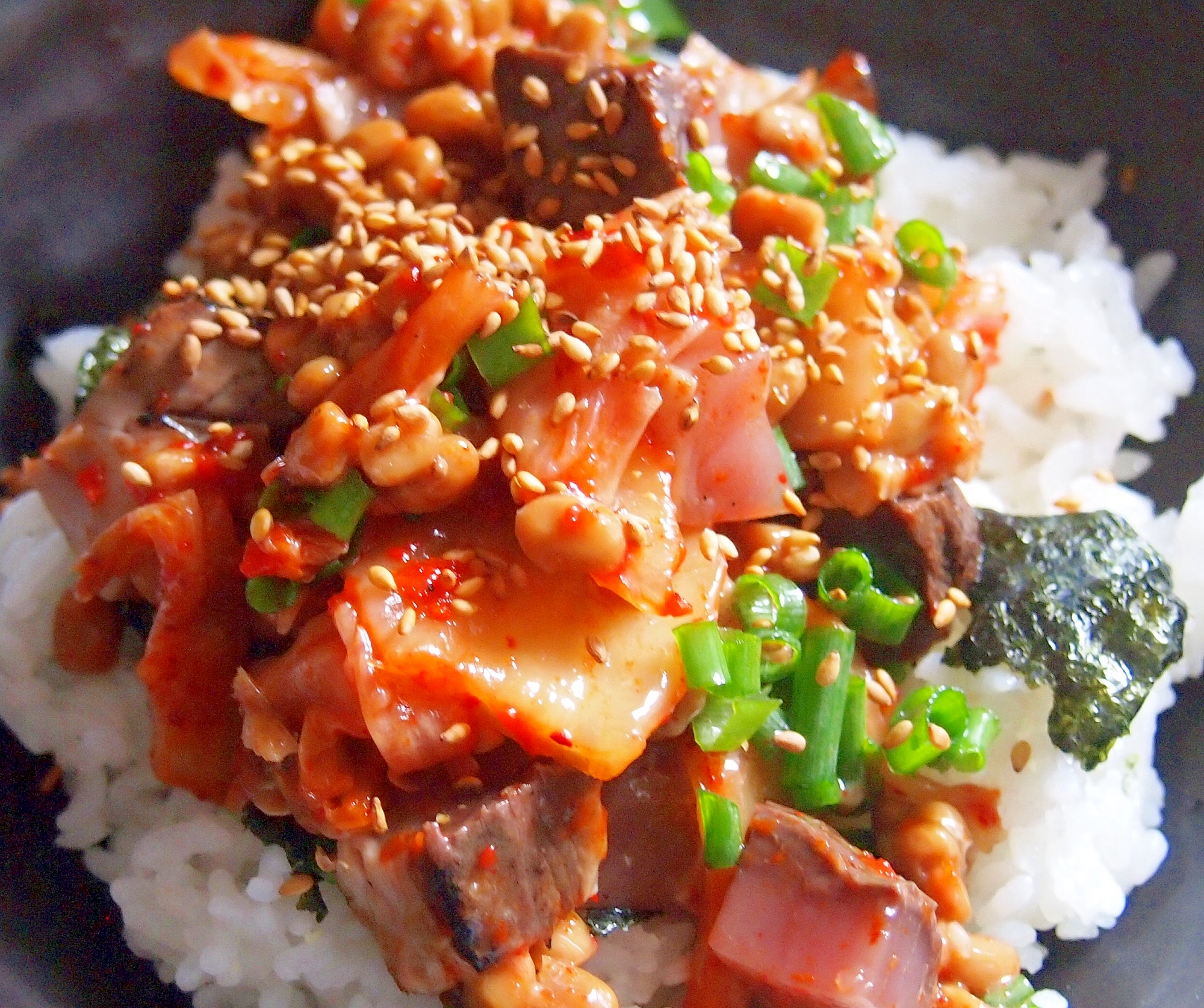 かつおキムチ納豆丼