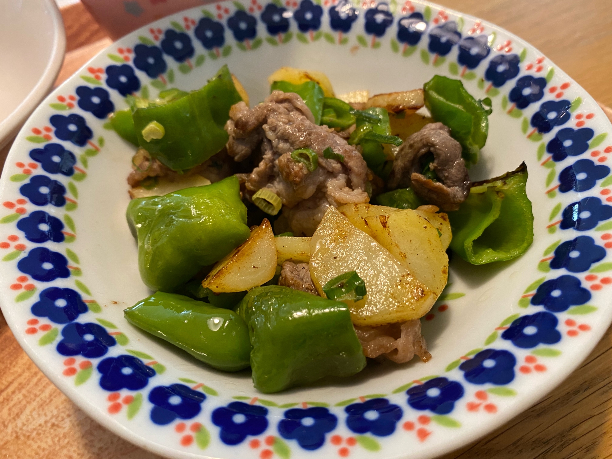 牛肉とじゃがいもとピーマンの炒め物