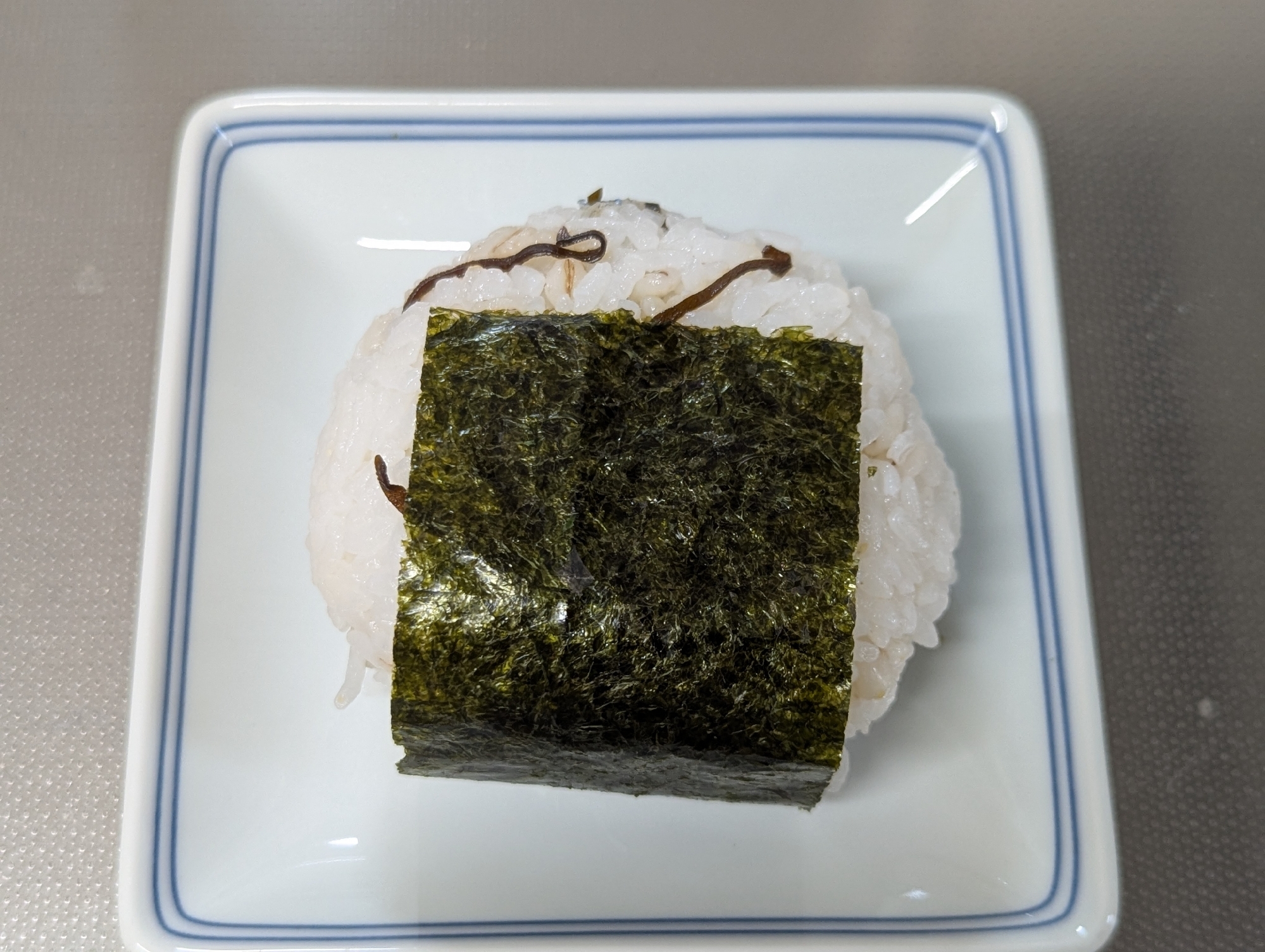 塩昆布ちりめんのおにぎり