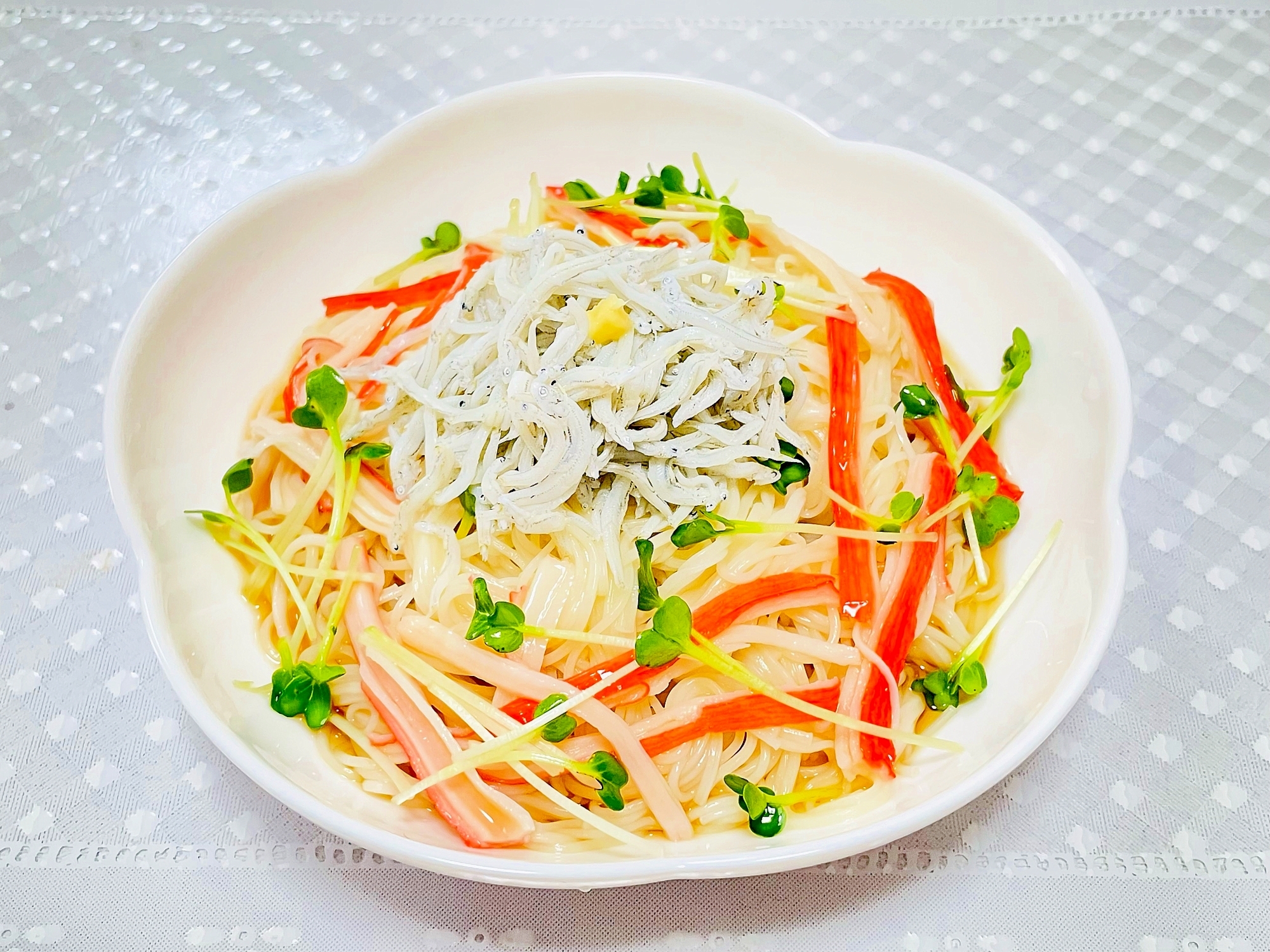たっぷりしらすのぶっかけそうめん