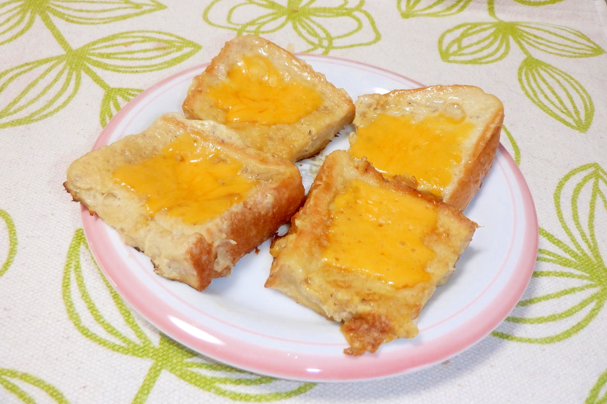 簡単♪超濃厚♡バナナ豆乳チーズフレンチトースト