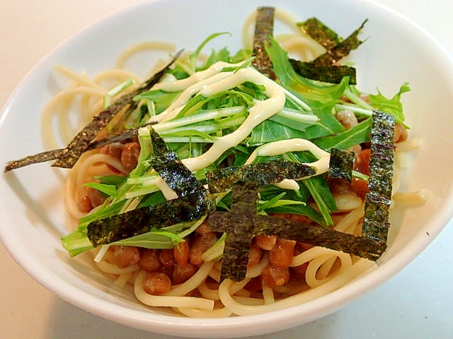 麺つゆ/マヨで　納豆と水菜ともみ海苔の和風パスタ