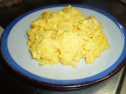 朝食の卵料理に作らせて頂きました♪　　フワフワデで娘に全部食べられちゃう所でした＾＾　美味しいレシピ有難うございました～