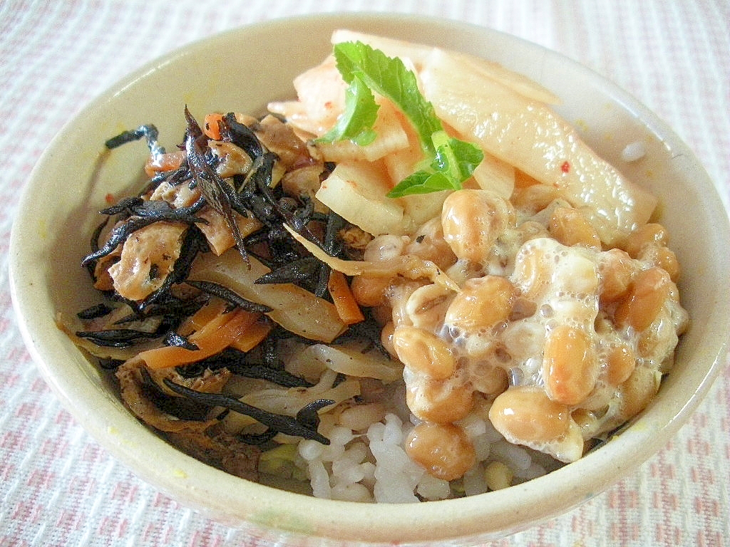 ひじきの煮物と納豆、長芋のさっぱりどんぶり