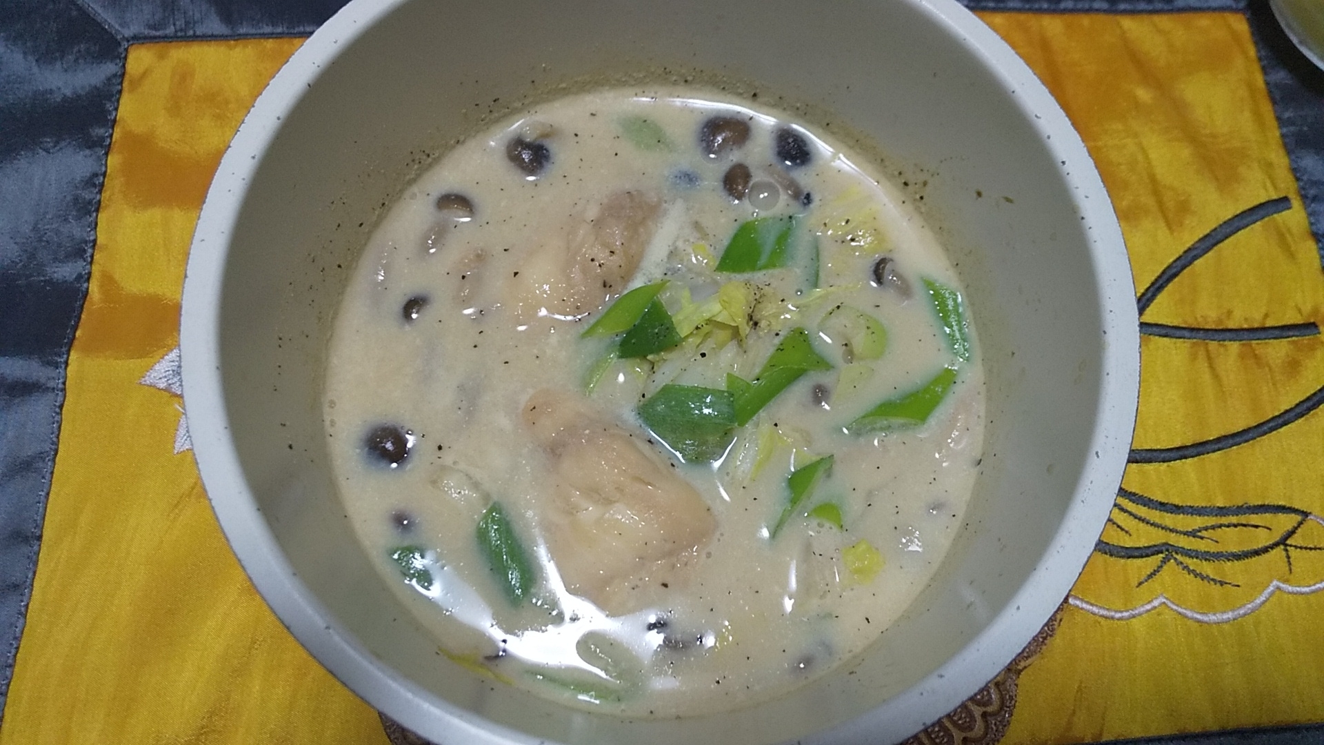 鱈のみりん漬けと白菜の和風豆乳スープ