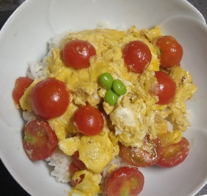 トマトと玉子の中華風炒め丼　トマたま丼