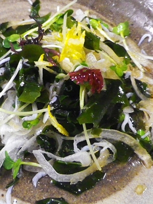 玉ねぎしらす海藻の柚子サラダ