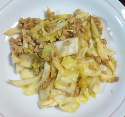 キャベツで作りましたので水分が出ずに野菜炒めみたいになっちゃいました（＾＾；）
が、味は麻婆でとても美味しく、ご飯がすすみました（＾＾）