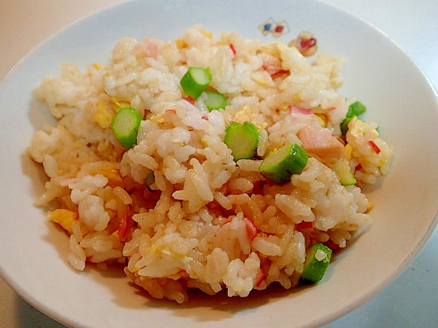 卵とかにかまとアスパラガスの醤油チャーハン