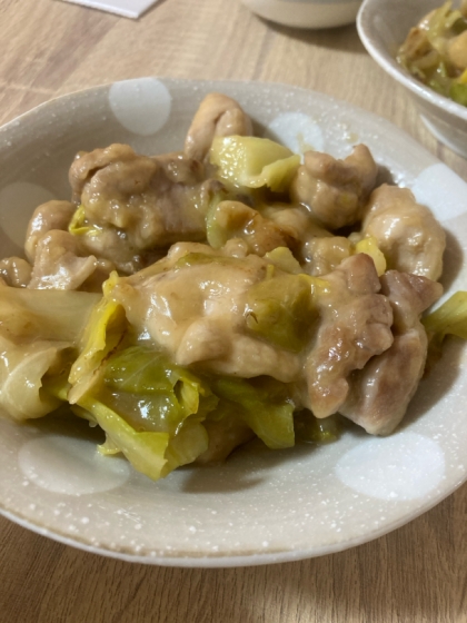 簡単(^^)鶏もも肉とキャベツのバターポン酢炒め♪