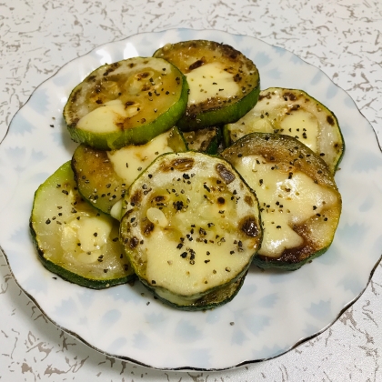 ★ズッキーニ★とろ～りチーズ焼き