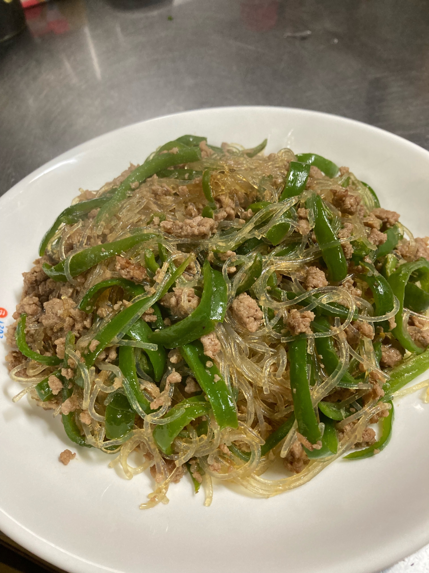 ピーマン、ひき肉、春雨の炒め物