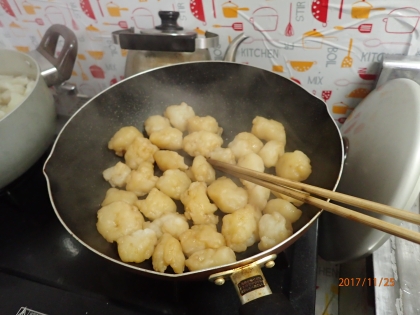 子どもと一緒に玉こんにゃくから作りました。ちょっと不格好ですが、自分で作ったので子どもは満足だったようです。