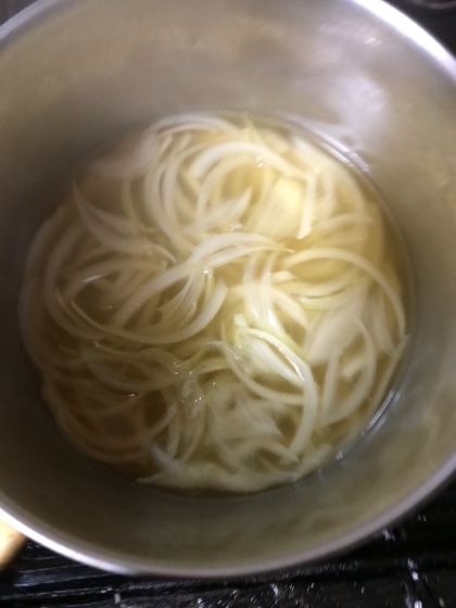 玉ねぎ1個で簡単オニオンスープ