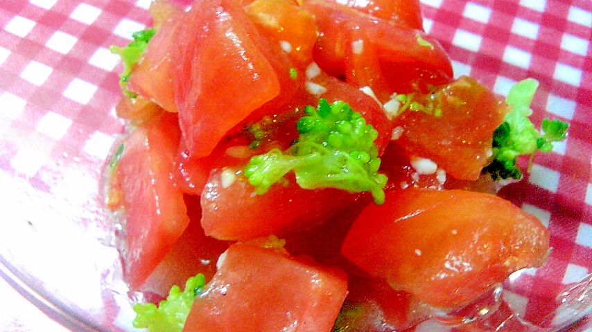 完熟トマトの湯剥きサラダ