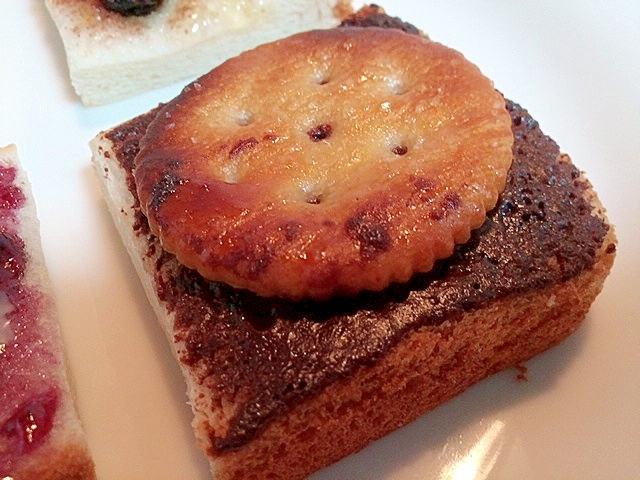 チョコクリームとリッツとケーキシロップのトースト レシピ 作り方 By ぷ みぃまま 楽天レシピ