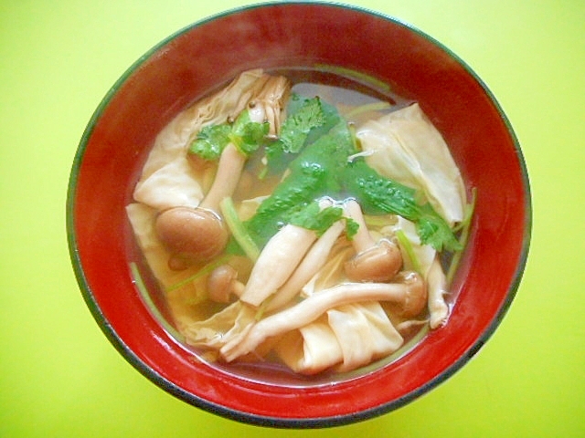 生湯葉としめじ三つ葉のしょうゆ汁 レシピ 作り方 By Mint74 楽天レシピ