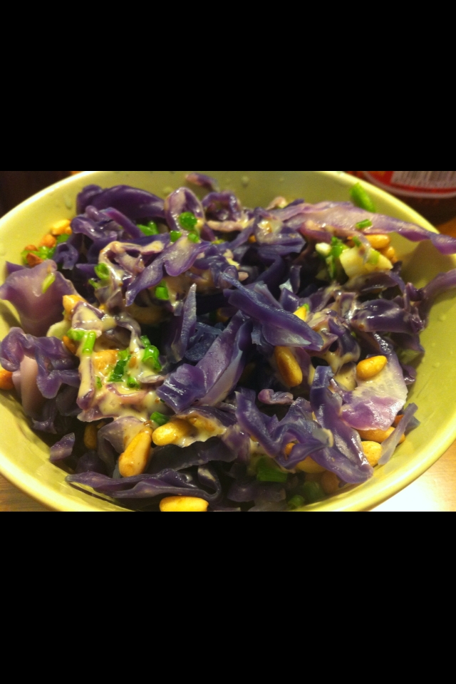 紫キャベツと松のみのサラダ