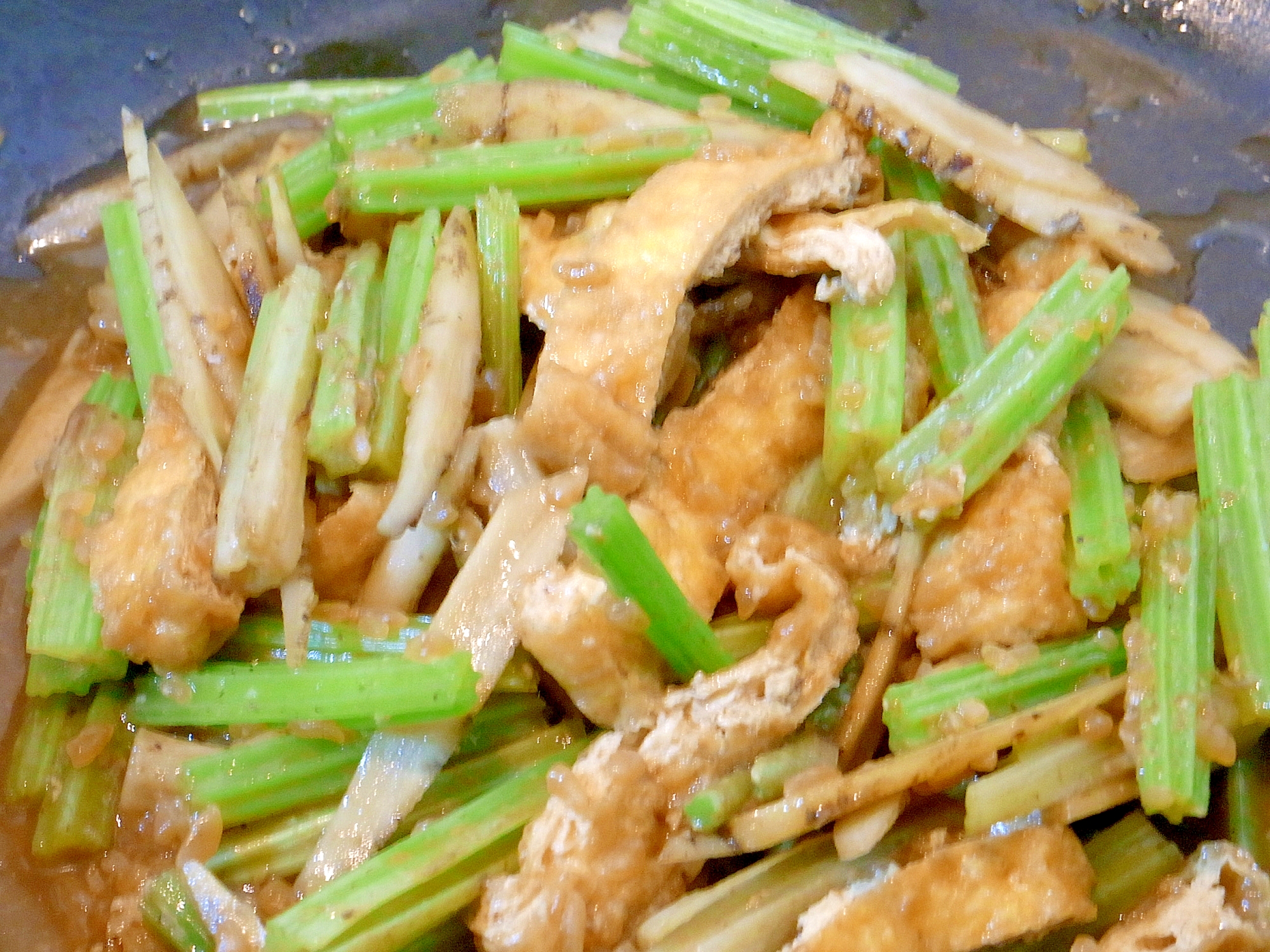 フライパンひとつで♪若ごぼうと油揚げの醤油麹炒め煮