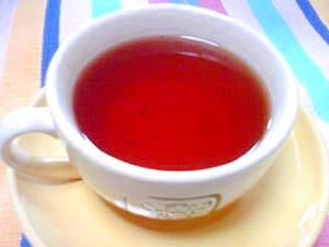 しょっぱい紅茶(゜-゜)梅干の種で梅紅茶~~旦
