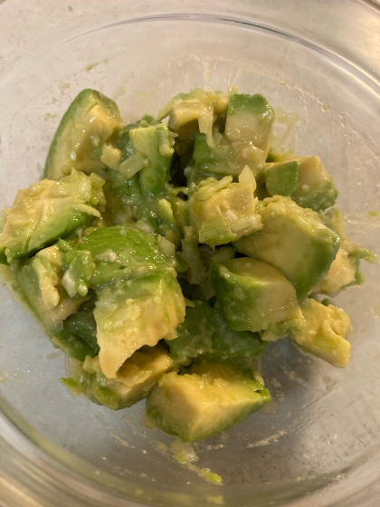 お箸が止まらない♡アボカドのにんにくねぎ味噌和え