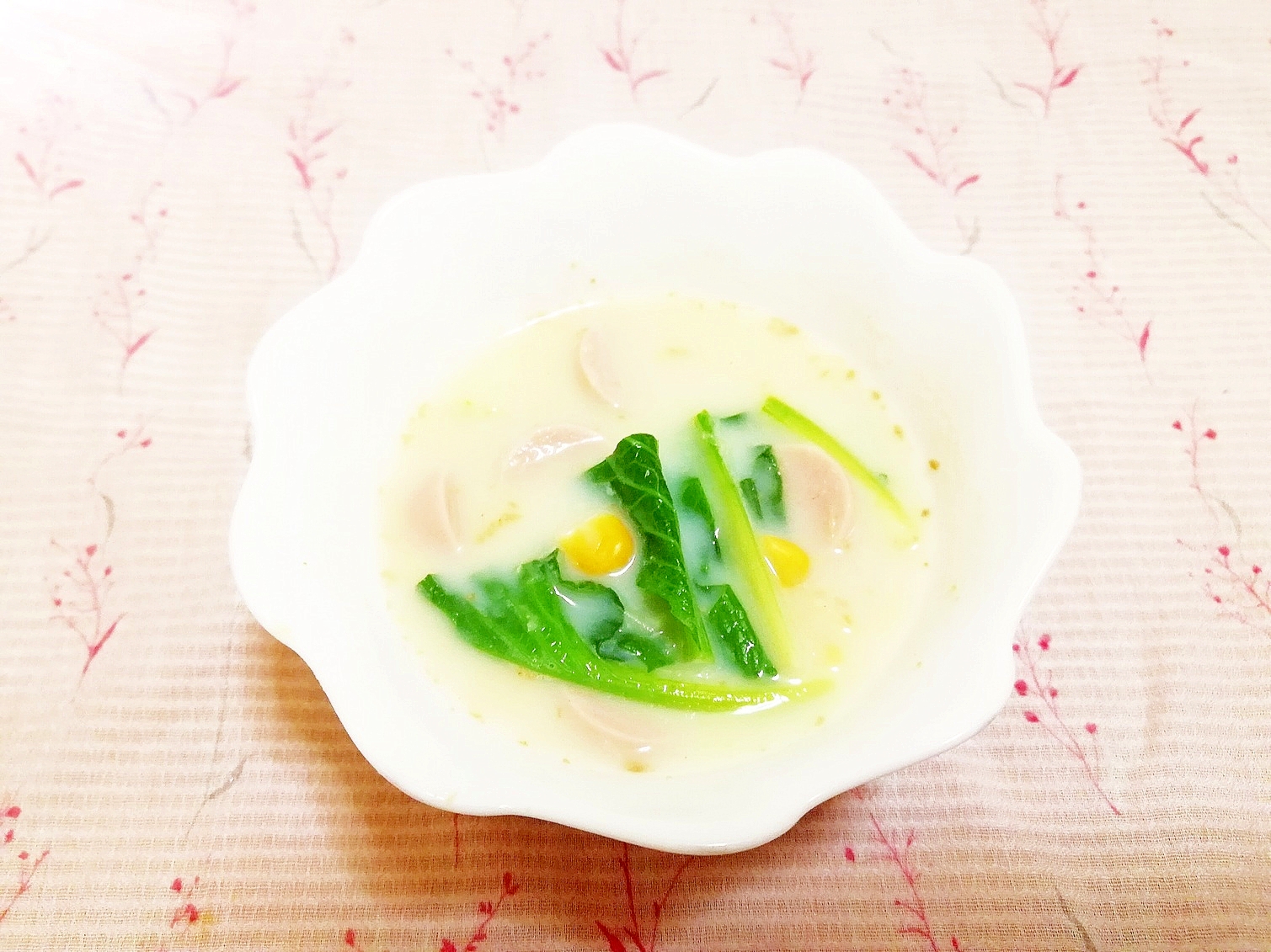 コーンクリーム風味♪小松菜と生姜の豆乳スープ
